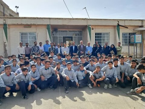 تصاویر/ نواخت «زنگ سپاس معلم» در مدارس لتحر کاشان