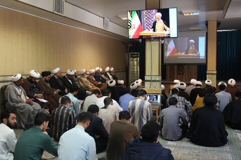 تصاویر / گردهمایی اساتید ،طلاب وکادر حوزه علمیه قزو.ین در یکصدمین سال باز تاسیس حوزه علمیه قزوین