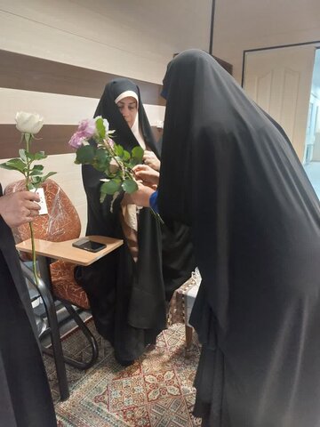 تصاویر/جشن میلاد امام رضا (ع)همراه با تکریم اساتید در مدرسه علمیه فاطمة الزهرا(س) ساوه