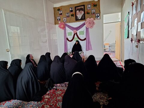 تصاویر/برگزاری جشن دهه کرامت در مدرسه علمیه حضرت زینب (س)آستانه