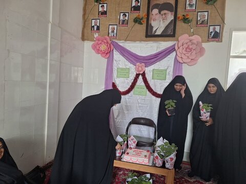 تصاویر/برگزاری جشن دهه کرامت در مدرسه علمیه حضرت زینب (س)آستانه