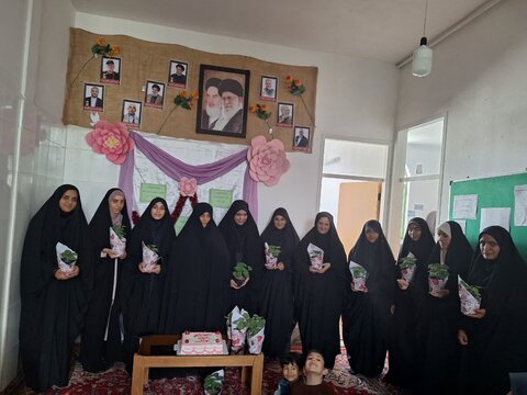 تصاویر/برگزاری جشن دهه کرامت در مدرسه علمیه حضرت زینب (س)آستانه