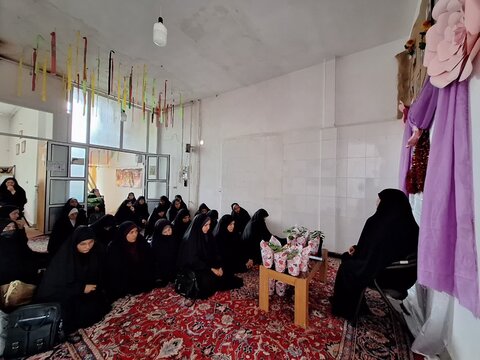 تصاویر/برگزاری جشن دهه کرامت در مدرسه علمیه حضرت زینب (س)آستانه