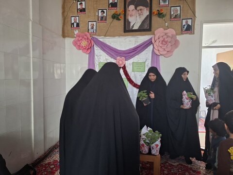 تصاویر/برگزاری جشن دهه کرامت در مدرسه علمیه حضرت زینب (س)آستانه