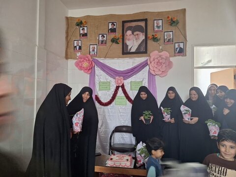 تصاویر/برگزاری جشن دهه کرامت در مدرسه علمیه حضرت زینب (س)آستانه