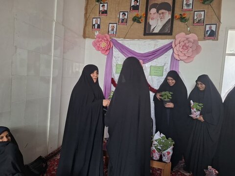 تصاویر/برگزاری جشن دهه کرامت در مدرسه علمیه حضرت زینب (س)آستانه