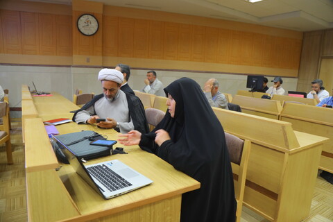 تصاویر/ حضور گسترده خبرنگاران در همایش بین المللی یکصدمین سالگشت بازتأسیس حوزه علمیه قم