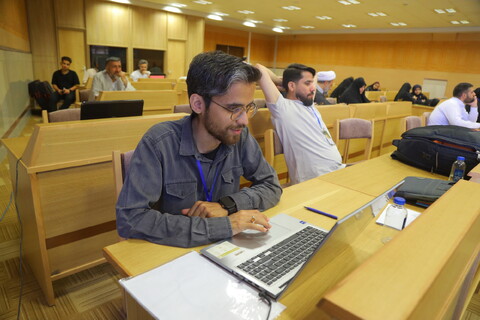 تصاویر/ حضور گسترده خبرنگاران در همایش بین المللی یکصدمین سالگشت بازتأسیس حوزه علمیه قم