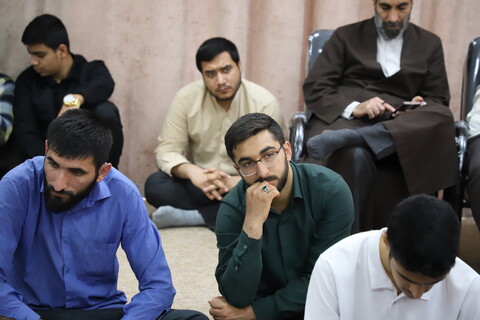 تصاویر/اجتماع طلاب و روحانیون حوزه علمیه خاتم الانبیاء سنندج دریکصدمین سالگشت باز تأسیس حوزه‌ی علمیه‌ قم