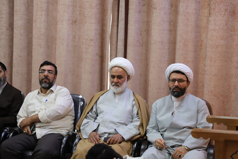 تصاویر/اجتماع طلاب و روحانیون حوزه علمیه خاتم الانبیاء سنندج دریکصدمین سالگشت باز تأسیس حوزه‌ی علمیه‌ قم