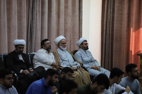 تصاویر/اجتماع طلاب و روحانیون حوزه علمیه خاتم الانبیاء سنندج دریکصدمین سالگشت باز تأسیس حوزه‌ی علمیه‌ قم