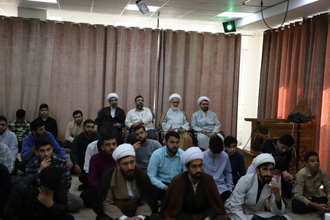 تصاویر/اجتماع طلاب و روحانیون حوزه علمیه خاتم الانبیاء سنندج دریکصدمین سالگشت باز تأسیس حوزه‌ی علمیه‌ قم