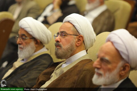 Photos / Conférence internationale sur le 100e anniversaire du rétablissement du séminaire de Qom