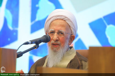 Photos / Conférence internationale sur le 100e anniversaire du rétablissement du séminaire de Qom