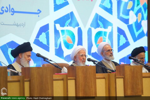 Photos / Conférence internationale sur le 100e anniversaire du rétablissement du séminaire de Qom