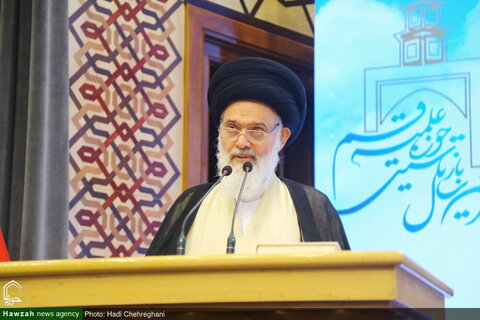Photos / Conférence internationale sur le 100e anniversaire du rétablissement du séminaire de Qom