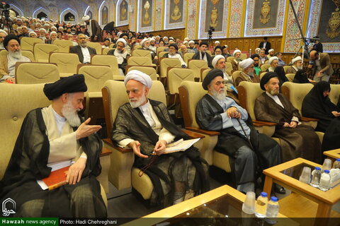 Photos / Conférence internationale sur le 100e anniversaire du rétablissement du séminaire de Qom