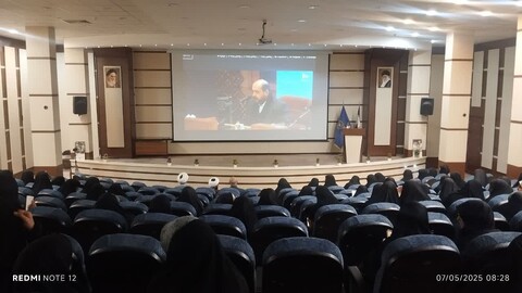 تصاویر/ همایش یکصد سالگی حوزه علمیه قم به صورت وبیناری در مدارس علمیه استان سمنان