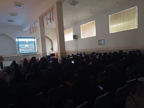 تصاویر مراسم سالروز بازتاسیس حوزه علمیه قم در برخی مدارس علمیه لرستان