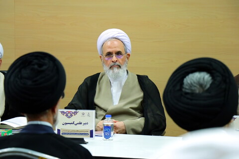 تصاویر / برگزاری کمیسیون در همایش یکصدمین سالگشت بازتأسیس حوزه علمیه قم