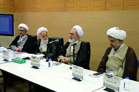 تصاویر / برگزاری کمیسیون در همایش یکصدمین سالگشت بازتأسیس حوزه علمیه قم