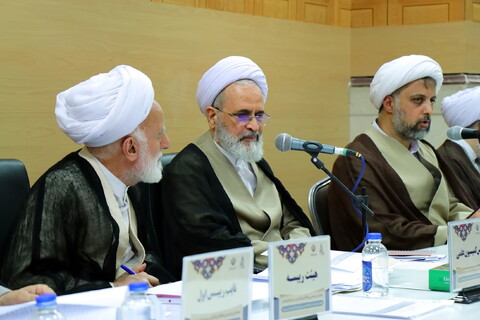 تصاویر / برگزاری کمیسیون در همایش یکصدمین سالگشت بازتأسیس حوزه علمیه قم