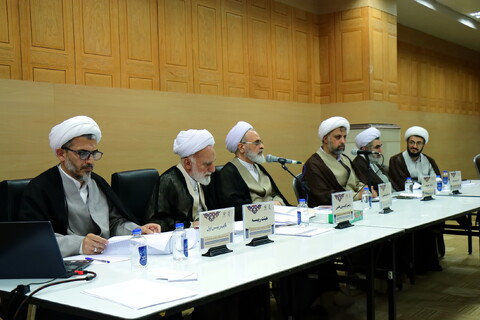 تصاویر / برگزاری کمیسیون در همایش یکصدمین سالگشت بازتأسیس حوزه علمیه قم