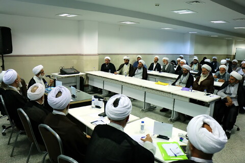 تصاویر / برگزاری کمیسیون اخلاق و تذهیب در همایش یکصدمین سالگشت بازتأسیس حوزه علمیه قم