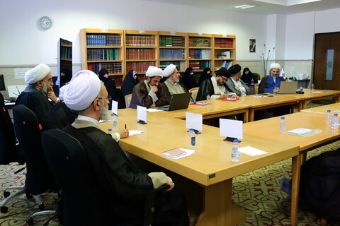 تصاویر / برگزاری کمیسیون کلام، ادیان، مذاهب و فرق اسلامی در همایش یکصدمین سالگشت بازتأسیس حوزه علمیه قم
