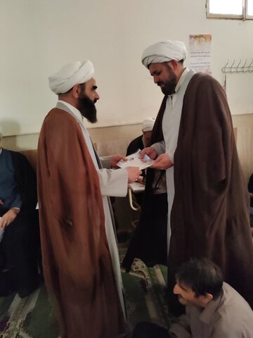 تصاویر/ درس اخلاق و آئین تجلیل از اساتید مدرسه‌ علمیه المهدی(عج) آران و بیدگل