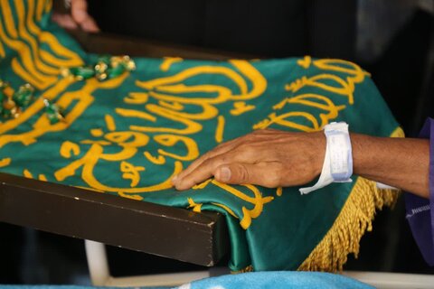 تصاویر/ عیادت خدام رضوی از بیماران در بیمارستان شهرستان دیر