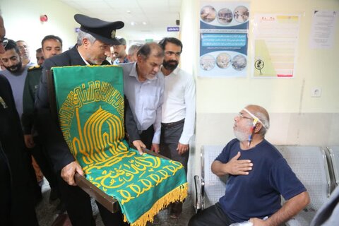 تصاویر/ عیادت خدام رضوی از بیماران در بیمارستان شهرستان دیر