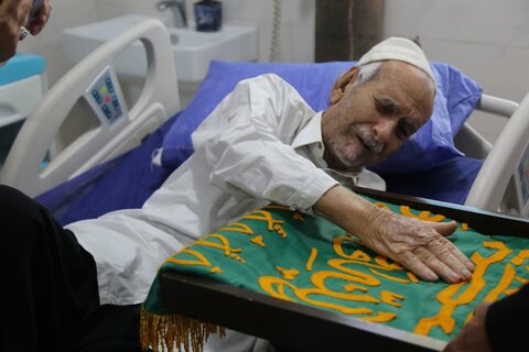 تصاویر/ عیادت خدام رضوی از بیماران در بیمارستان شهرستان دیر