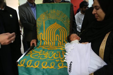 تصاویر/ عیادت خدام رضوی از بیماران در بیمارستان شهرستان دیر