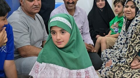 تصاویر/ تجلیل خادمان امام رضا(ع) از خانواده شاخص قرآنی