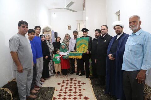 تصاویر/ تجلیل خادمان امام رضا(ع) از خانواده شاخص قرآنی