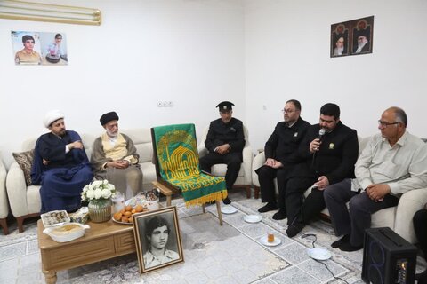 تصاویر/ دیدار خادمان امام رضا(ع) با خانواده شهید شاخص بسیج دانش آموزی کشور