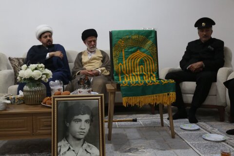 تصاویر/ دیدار خادمان امام رضا(ع) با خانواده شهید شاخص بسیج دانش آموزی کشور