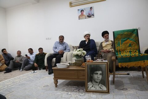 تصاویر/ دیدار خادمان امام رضا(ع) با خانواده شهید شاخص بسیج دانش آموزی کشور