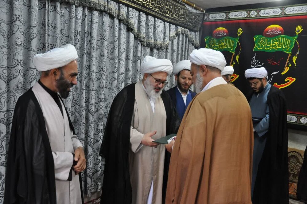 تصاویر/ آیین تجلیل از اساتید حوزه علمیه شهرستان میاندوآب