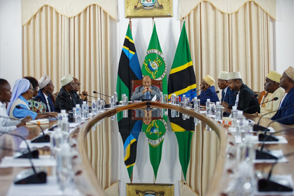 Mufti wa Zanzibar aongoza kikao cha kamati ya amani mbele ya Raisi Mwinyi