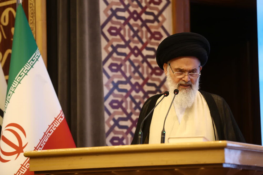 مرحوم آیت الله العظمی حائری یزدی شخصیتی سیاسی بودند