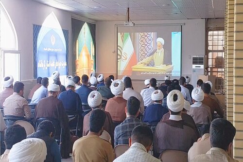 گردهمایی حوزویان کرمانشاه در همایش ملی یکصدمین سال باز تأسیس حوزه علمیه قم + عکس