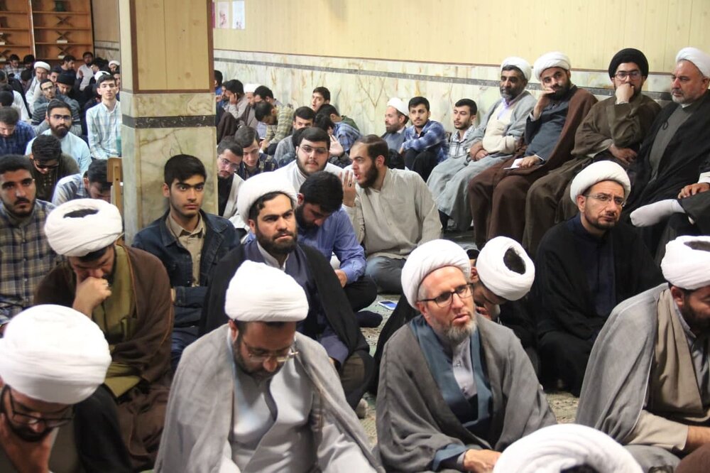 فیلم | گردهمایی اساتید و طلاب حوزه علمیه استان قزوین در یکصدمین سال باز تاسیس  تاسیس حوزه علمیه قم