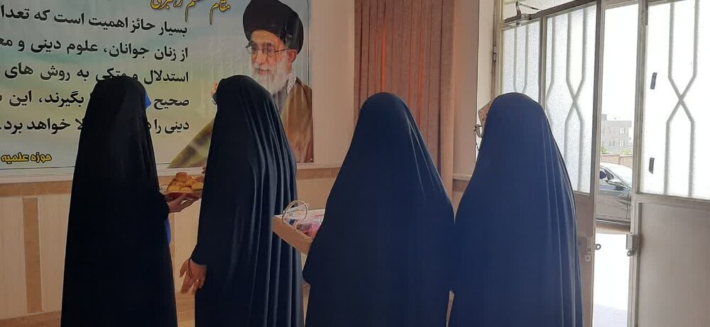 بازدید دانشآموزان هنرستان بانو امین اصفهانی از مدرسه علمیه فاطمیه+ عکس