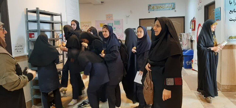 بازدید دانشآموزان هنرستان بانو امین اصفهانی از مدرسه علمیه فاطمیه+ عکس