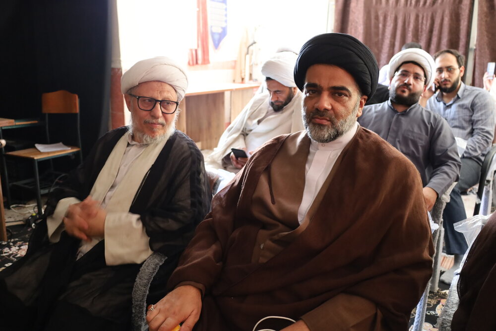 حضور طلاب مدارس علمیه زاهدان در همایش یکصدمین سالگرد بازتأسیس حوزه علمیه به‌صورت ویدیوکنفراس