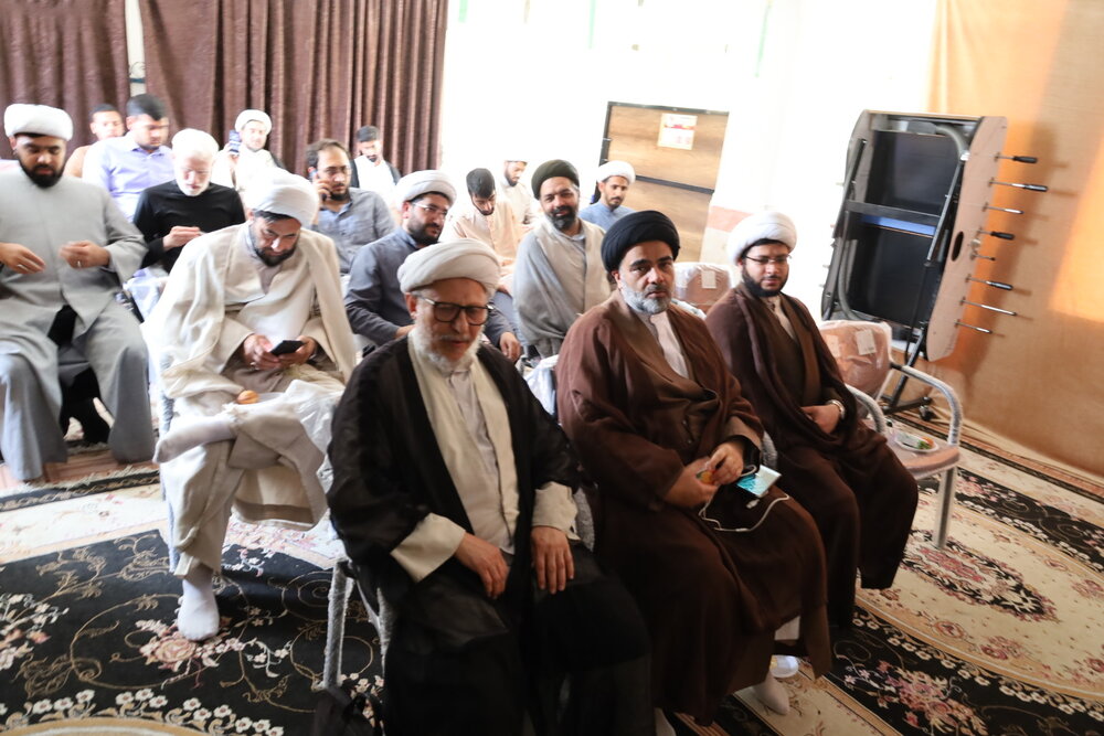 حضور طلاب مدارس علمیه زاهدان در همایش یکصدمین سالگرد بازتأسیس حوزه علمیه به‌صورت ویدیوکنفراس