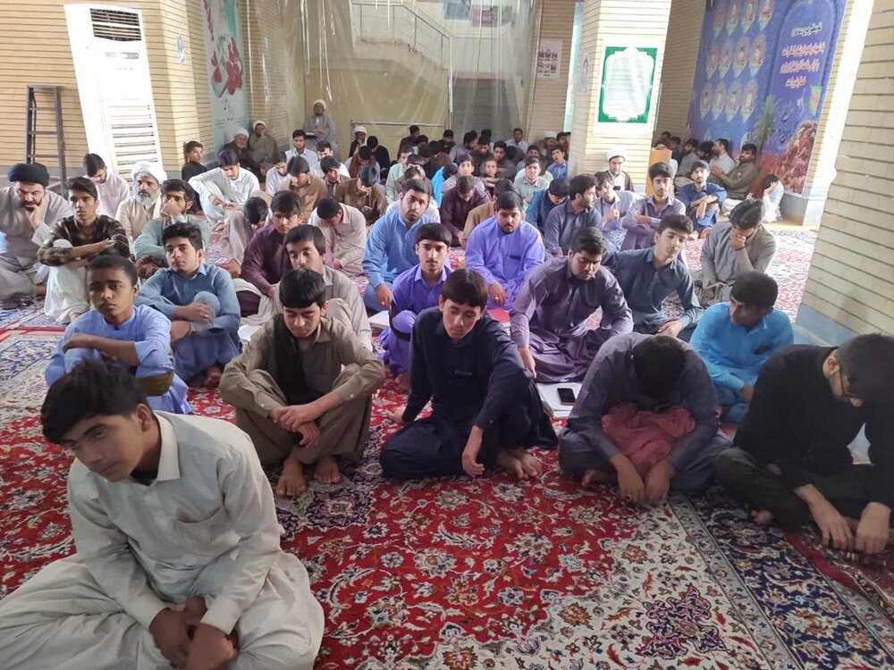 حضور ویدیو کنفرانسی طلاب مدارس علمیه ایرانشهر در همایش یکصدمین سالگرد بازتأسیس حوزه علمیه