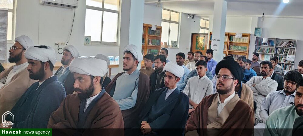 حضور طلاب مدرسه علمیه امام صادق (ع) چابهار به صورت ویدیوکنفرانسی در همایش یکصدمین سالگرد حوزه علمیه+ عکس